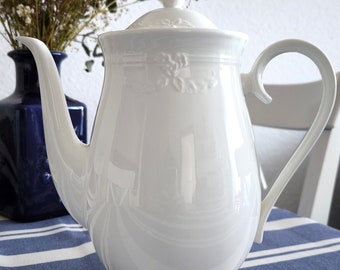 Coffee pot from the Villeroy & Boch, Fiori Weiss series