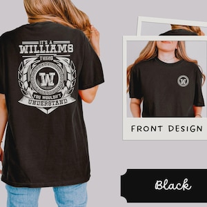Könnte beinhalten: Schwarzes T-Shirt mit weißem Aufdruck auf der Rückseite mit der Aufschrift "IT'S A WILLIAMS THING YOU WOULDN'T UNDERSTAND". Das Frontdesign zeigt ein weißes kreisförmiges Logo mit dem Buchstaben "W". Das Shirt wird mit dem Label "FRONT DESIGN" präsentiert.