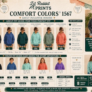 Op de afbeelding: Een productpresentatie met Comfort Colors 1567 pullover hoodies voor volwassenen in verschillende kleuren, waaronder marineblauw, blauw, teal, koraal en grijs. De afbeelding bevat maattabellen voor volwassenen en jeugd, met modelspecificaties en stofdetails.