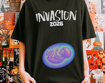 Alien Baby Costume Maternity Halloween Tee: Funny Pregnancy Announcement, Comfort Colors Cotton | Unisex Fit, Soft-Washed Dye