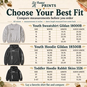Op de afbeelding: Een productvergelijkingstabel met de tekst "Choose Your Best Fit" en afmetingen in inches. De tabel bevat sweatshirts, hoodies en hoodies voor peuters, met details over de breedte, lengte en mouwlengte voor elke maat.