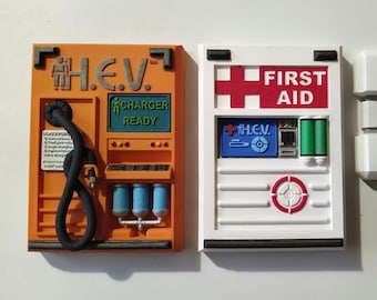 Half-Life magnets. H.E.V and Med station (+glow in dark version) Half Life Black Mesa