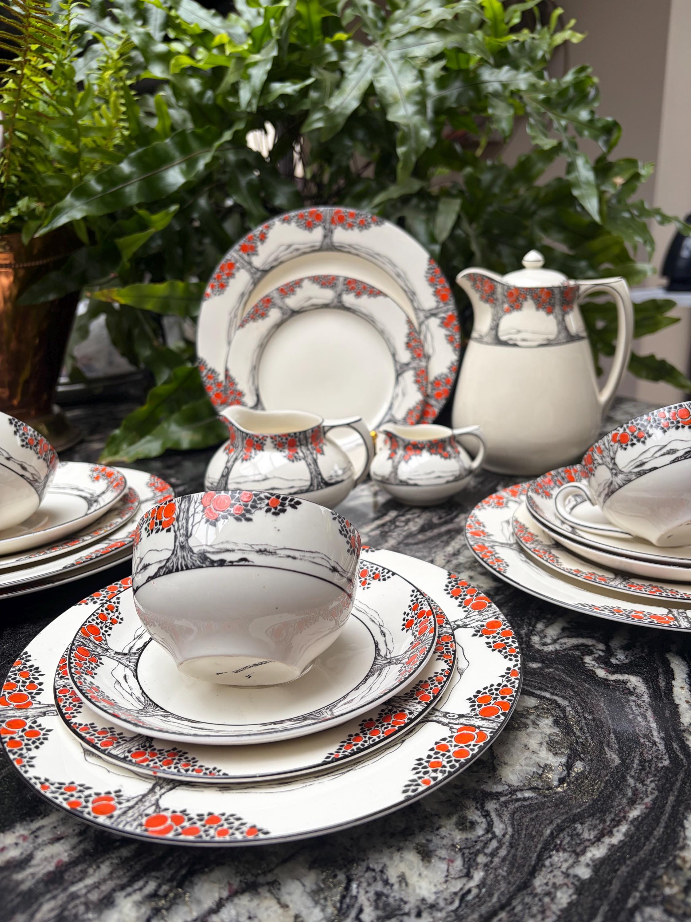 ヴィンテージ (アールデコ）ランチョンセット Vintage Art Deco Crown Ducal Orange Tree Plates, Cup & Saucers