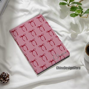 Étui pour iPad avec nœud rose,Étui pour iPad 11/10/9/8/7e,iPad Air4/5/6/7,iPad Mini7,Mini6,iPad Pro 12,9 pouces, iPad 10,2 pouces 10,9 pouces 11 pouces 13 pouces, iPad 2025/ Affaire 2024