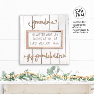 Oma lustige Zeichen | Hässliche Enkel SVG | Glowforge Cut File | Laser Digital Template | Großmutter Shiplap Hanger | Anfänger-Geschenk