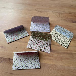 5 kleine Briefumschläge aus floralem Papier mit Goldeffekten für Karten, Grüße, Geldgeschenke, Einladungen, liebevolle Botschaften und mehr
