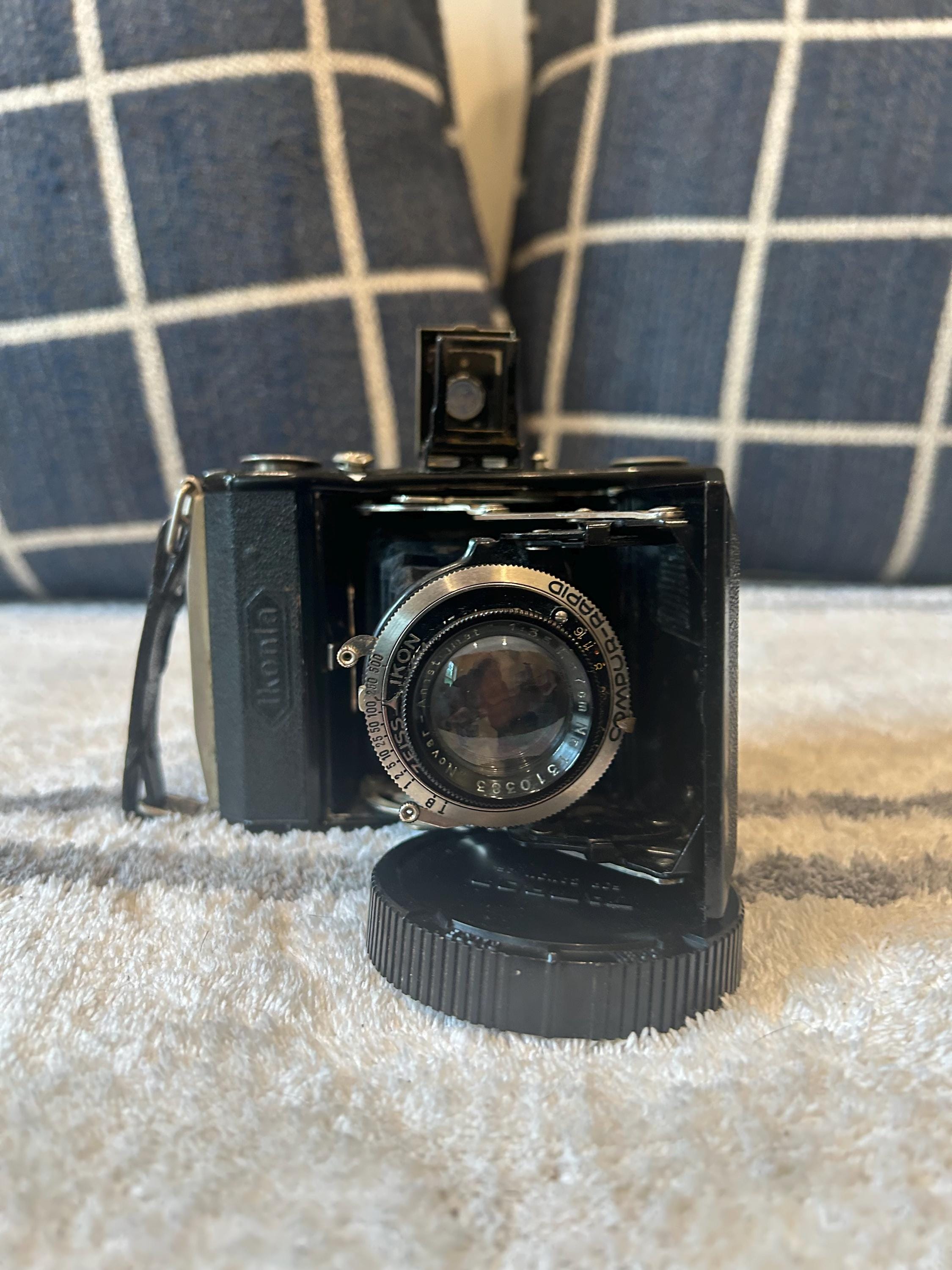 Zeiss Ikon Ikonta 520 Medium Format Folding Camera With