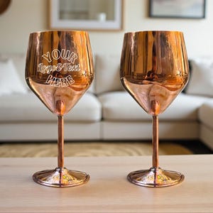 Ręcznie robiony miedziany kielich do wina 16 uncji | Spersonalizowany grawerowany metalowy kubek | Spersonalizowany prezent na rocznicę ślubu, kielich Moscow Mule, rustykalne naczynia barmańskie