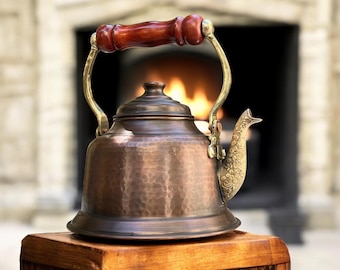 ヴィンテージ銅ケトル(磁器ハンドル付き)|素朴な農家風インテリア ヴィンテージ銅ケトル(磁器ハンドル付き)|素朴な農家風インテリア
