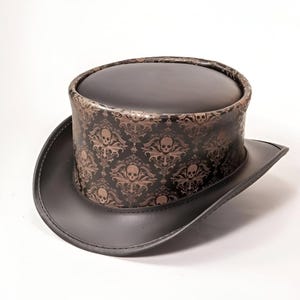 Leren hoed handgemaakte lederen zwarte en bruine cilinderhoed Koninklijke schedels en schedels Steampunk cilinderhoed gotische leren hoed cadeau voor mannen Cadeau voor vrouwen