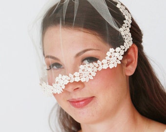 Baby's Breath Minimalist Bridal Veil Headpiece Birdcage Veil Silk Floral Lace Short Veil