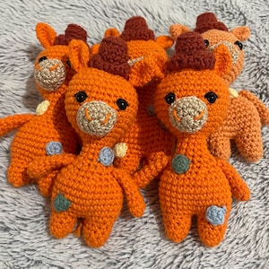 portachiavi giraffa uncinetto amigurumi. Completo di anello.