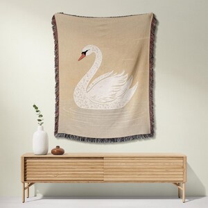 Elegant Swan Blanket, Swan Print Quilt, Nature-Inspired Beige Home Decor, Cozy Fleece Blanket, Woven Cotton Throw, Gift Idea for Bird Lover