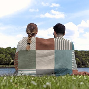 Cozy Checkered Blanket, Large Throw for Outdoor Picnics, Comfortable Picnic Blanket, Multicolor Quilt for Park Outings