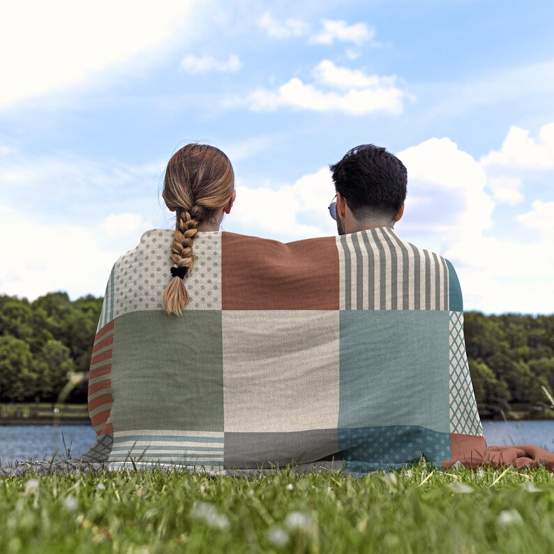 Cozy Checkered Blanket, Large Throw for Outdoor Picnics, Comfortable Picnic Blanket, Multicolor Quilt for Park Outings