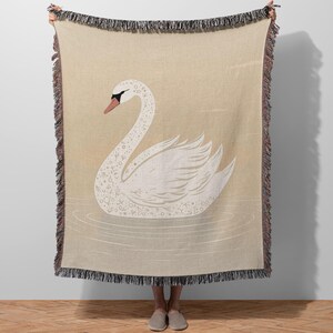 Elegant Swan Blanket, Swan Print Quilt, Nature-Inspired Beige Home Decor, Cozy Fleece Blanket, Woven Cotton Throw, Gift Idea for Bird Lover