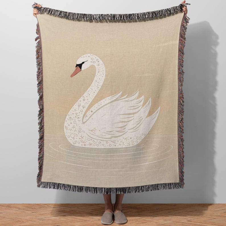 Elegant Swan Blanket, Swan Print Quilt, Nature-Inspired Beige Home Decor, Cozy Fleece Blanket, Woven Cotton Throw, Gift Idea for Bird Lover