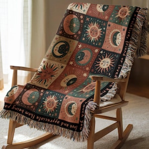 Couverture en patchwork avec texte personnel, jeté de couette céleste soleil lune, couvre-lit cadeau message personnalisé unique, literie astrale bohème déco ciel étoilé