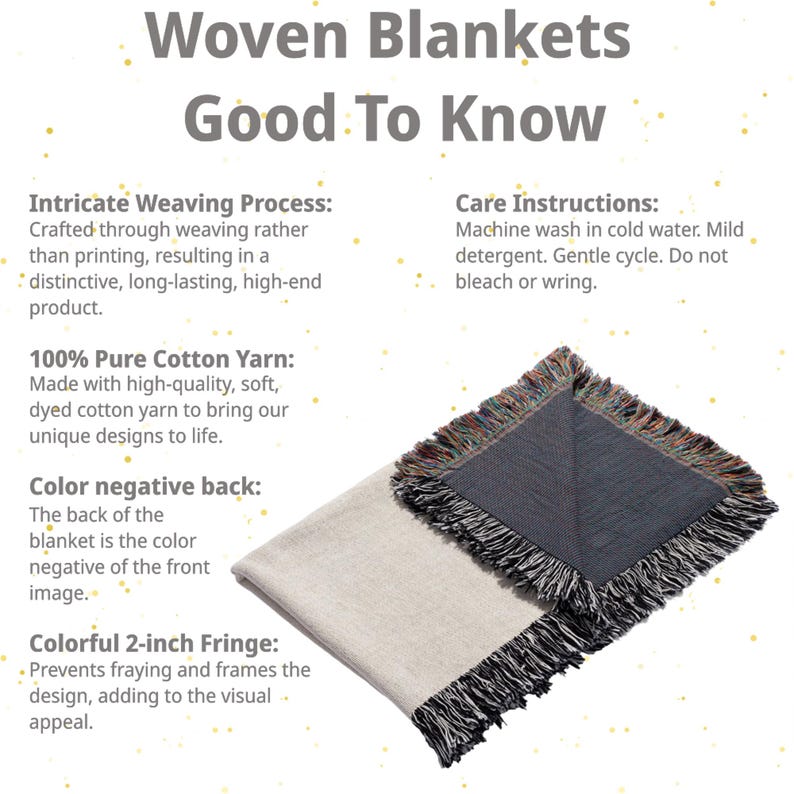 K&ouml;nnte beinhalten: Zwei gewebte Decken mit farbenfrohen Fransen werden gezeigt. Die Decken haben auf einer Seite eine neutrale Farbe und auf der anderen Seite eine dunklere Farbe. Der Text oben lautet "Woven Blankets Good To Know". Das Bild hebt das Weben und Baumwollgarn hervor.