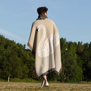 Elegant Swan Blanket, Swan Print Quilt, Nature-Inspired Beige Home Decor, Cozy Fleece Blanket, Sherpa Fleece Throw, Gift Idea for Bird Lover