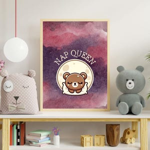 Bär Druckbare Wandkunst Nap Queen – Süßer schlafender Bär – Kawaii Kinderzimmer Dekor – Kinderzimmer Druck – Baby MädchenZimmer Poster – Digitaler Download