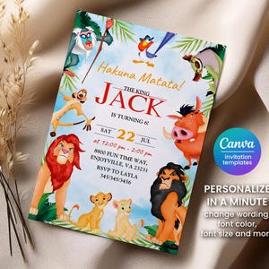 Puede incluir: Una colorida tarjeta de invitación con personajes de El Rey León. La tarjeta incluye el texto "Hakuna Matata!" y "¡El Rey Jack cumple 6 años!" con detalles del evento. El logotipo de Canva es visible.