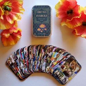Jeu de cartes Oracle Dream Symbols dans une boîte en fer blanc menthe - 54 cartes avec des images et des symboles de rêve aux couleurs vives, plus un guide d'interprétation PDF gratuit