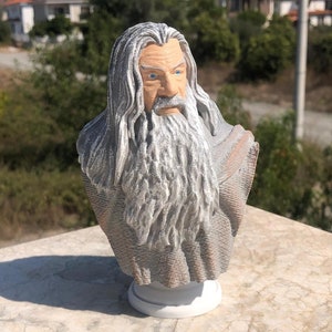Gandalf Figure Collectible Statue – Handmade with Detailed Middle-Earth Wizard Design