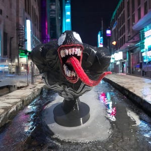 Venom Figure Collectible Statue – Handmade with Detailed Symbiote Design