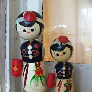 FREE SHIPPING Vintage Kokeshi Doll Set with Bobble Heads Signed