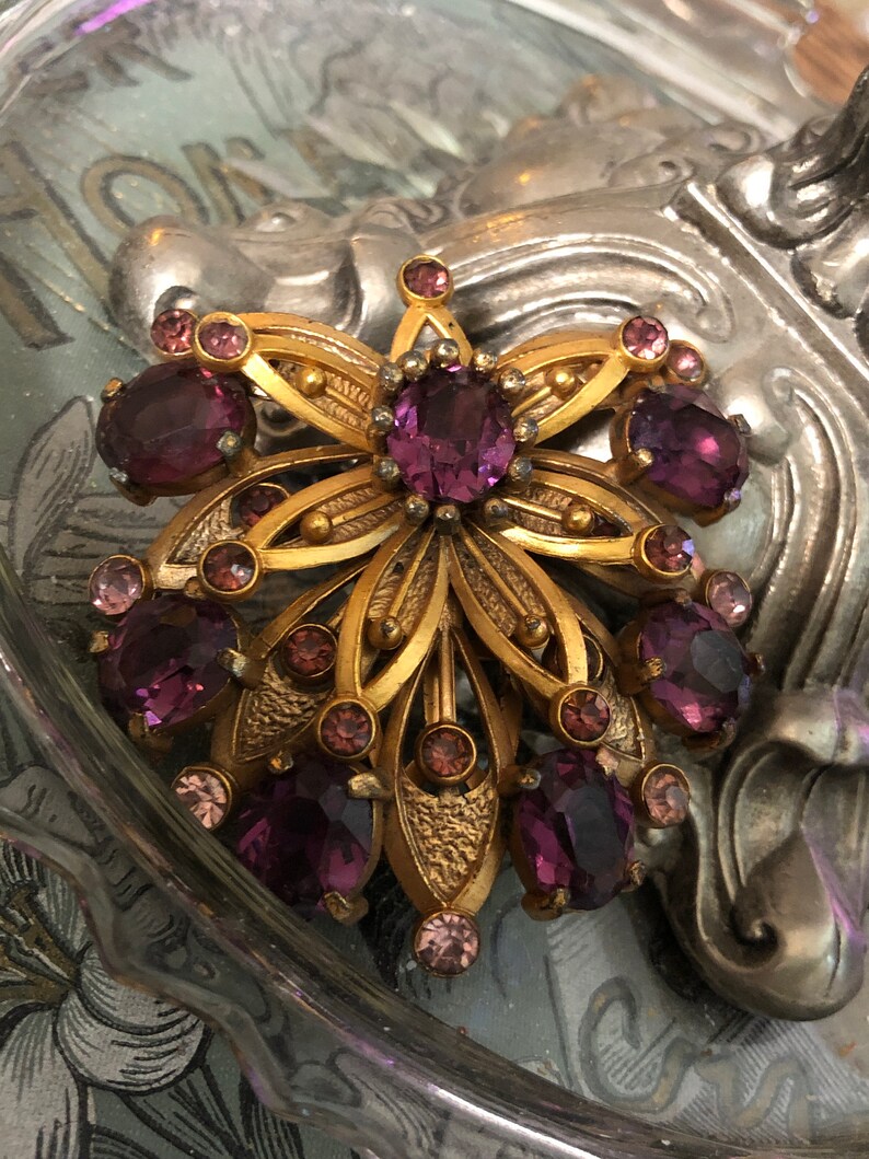 Vintage Art Nouveau Scarf Clip with Amethyst Rhinestones imagem 7