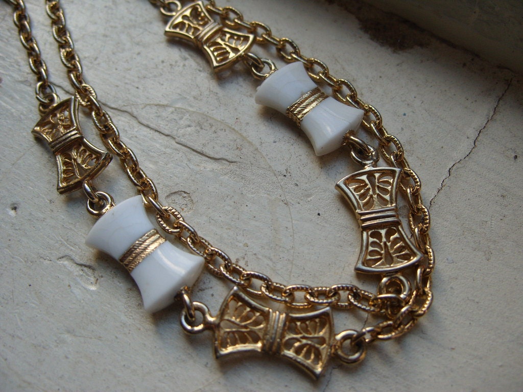 FREE SHIPPING Vintage Goldtone Chain Necklace with White Bow and Gold Filgree Bow Accents