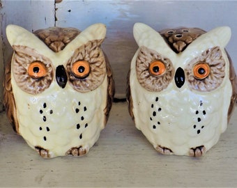FREE SHIPPING Vintage Owl Salt and Pepper Shakers Japan