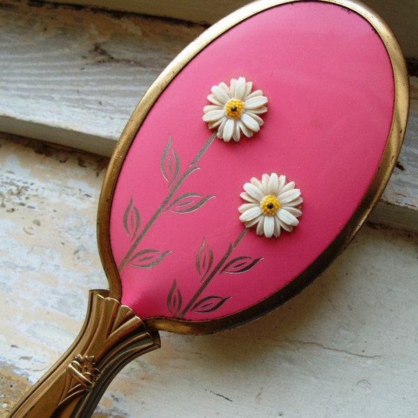 Vintage Pink Brush with Daisy Flower Design
