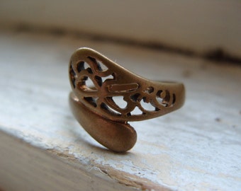 FREE SHIPPING Vintage Brass Ring Industrial Style with Filigree Design Size 8
