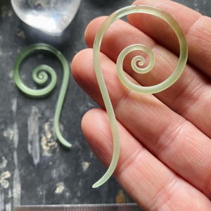 10G | Lime Seaglass | Spiral Snakes | Gauged Glass Body Jewelry for Stretched Piercings by Glassheart