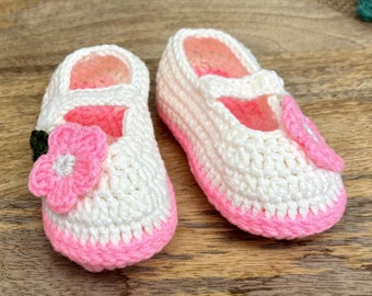 Handmade crochet Baby shoes, pink flower baby Crochet shoes, Crochet baby Slippers, Crochet Baby Sandals, Crochet Baby Girl Shoes,0-6 Months