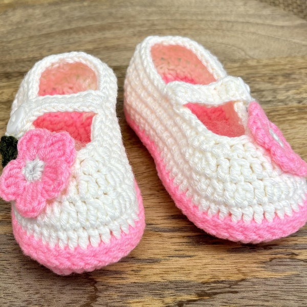 Handmade crochet Baby shoes, pink flower baby Crochet shoes, Crochet baby Slippers, Crochet Baby Sandals, Crochet Baby Girl Shoes,0-6 Months