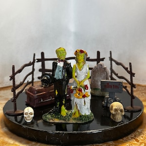 Zombie Bride and Groom Graveyard Wedding Cake Topper 6IN Round