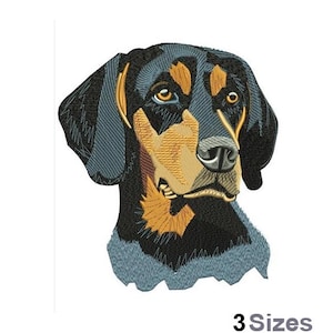 Peut inclure: Portrait brodé d'un chien aux couleurs noir, beige et bleu. La tête du chien est au centre, avec des coutures détaillées et une représentation réaliste. Le texte "3 Sizes" est en bas.