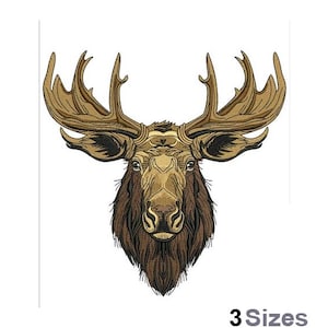 Puede incluir: Diseño bordado de una cabeza de alce con grandes cuernos. El alce es de color marrón y beige.