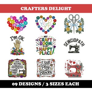 Puede incluir: Una colección de nueve diseños temáticos de manualidades, cada uno con ilustraciones y texto únicos. Los diseños incluyen arreglos de botones en forma de corazón, tijeras con acentos florales y gráficos de máquinas de coser. El texto incluye frases como "I'm OK" y "My Craft Room is My Happy Place."