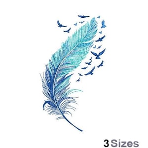Puede incluir: Una pluma azul y turquesa con una bandada de pájaros azules volando lejos de ella. La pluma es detallada y realista.