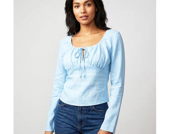Camicetta vintage Calvin Klein del 2004 in lino azzurro chiaro – Top stile contadina Y2K con laccetti – Camicia estiva minimalista di design, taglia L