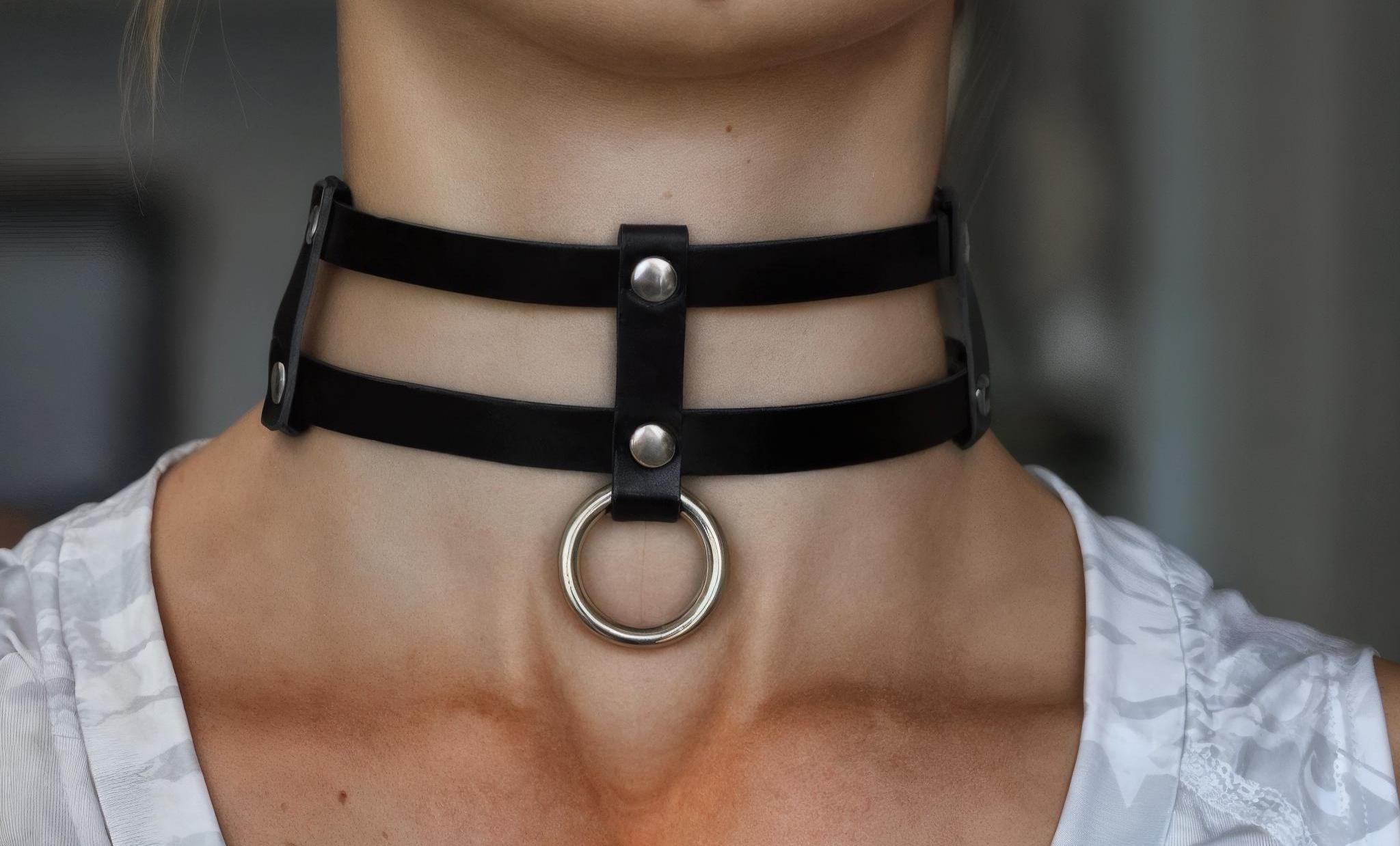 Black Leather O-ring Choker – Adjustable Gothic Punk Collar