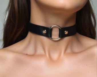 Black Leather O-Ring Choker: Adjustable Gothic Collar