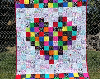 Geek Love Quilt audace e colorato 77x64,5 moderno trapuntato fatto a mano a forma di cuore per San Valentino