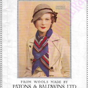 以下が含まれることがあります： ウールのスカーフのヴィンテージな編み物のパターン。パターンには、ベージュのコートと茶色の帽子を被った女性が描かれており、首にはカラフルなストライプのスカーフをしています。パターンのテキストには、「Wool Scarves」と「Patons & Baldwins, Ltd. Alloa & Halifax」と書いてあります。