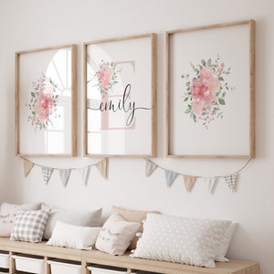 Juego de tres impresiones de arte de pared para niñas con letras y nombres personalizados con diseño floral de peonía suave, impresión de nacimiento, significado del nombre, FPS 23, descarga digital