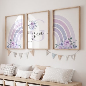 Juego de 3 impresiones de arte de pared para niñas con letras y nombres personalizados con diseño floral de arcoíris en tonos lila suave, con significado del nombre SLF23 y descarga digital